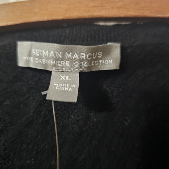 Neimen Marcus Cashmere Sweater - Picture 3 of 5